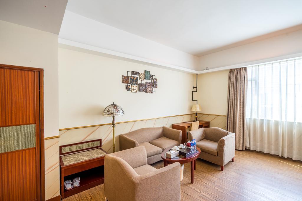 James Joyce Coffetel Hotel Guangzhou Shi Jing City Square Branch Экстерьер фото