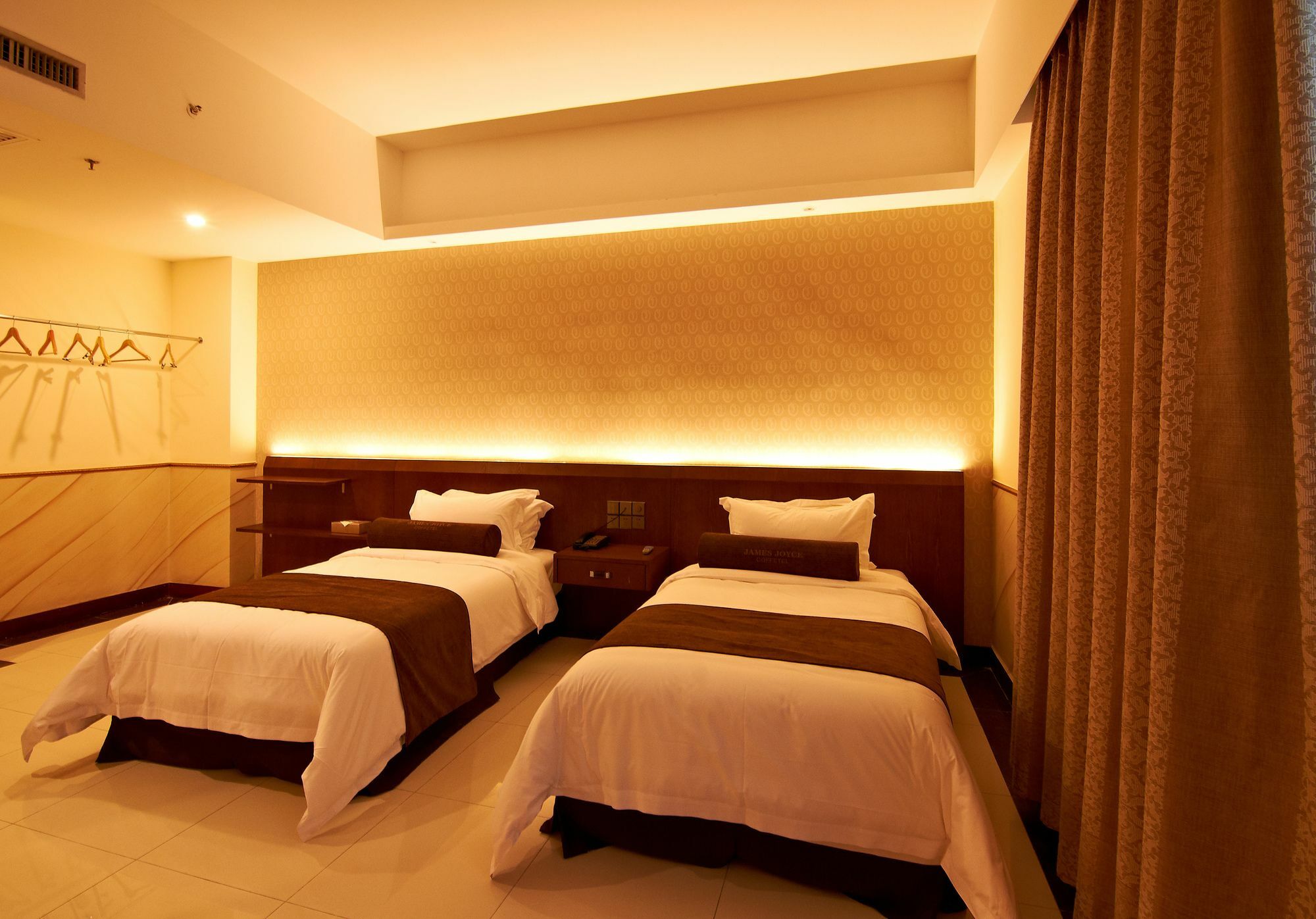 James Joyce Coffetel Hotel Guangzhou Shi Jing City Square Branch Экстерьер фото